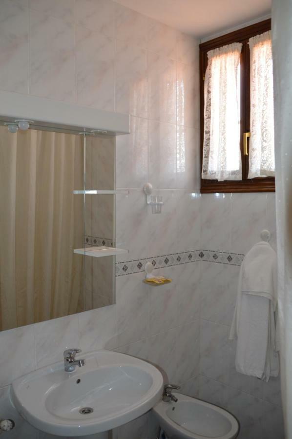 Labella - Hostal Rural Restaurante La Calahorra Zewnętrze zdjęcie